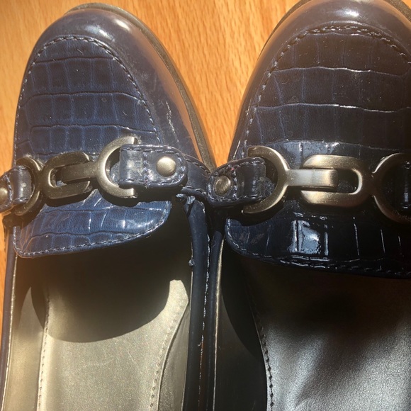 Bandolino Shoes - 💰3 for $45💰BANDOLINO - navy blue, buckle, chunk heel, pumps